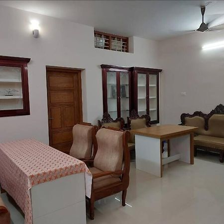 Home In Guruvayur-3 Bedroom Eksteriør billede