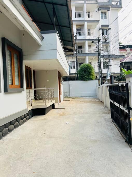 Home In Guruvayur-3 Bedroom Eksteriør billede