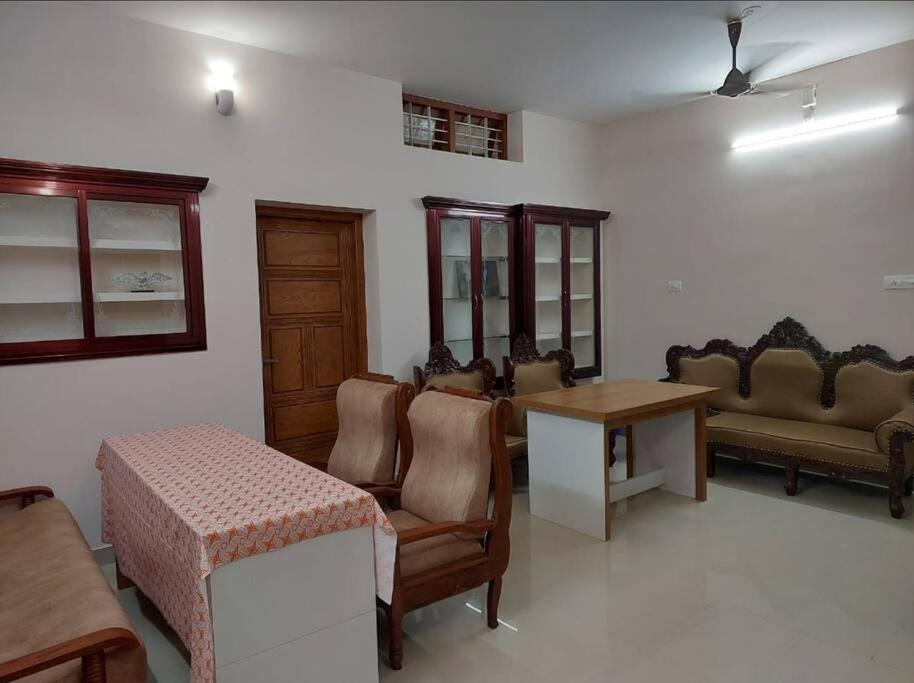 Home In Guruvayur-3 Bedroom Eksteriør billede