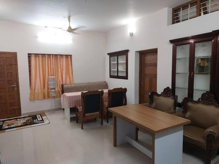 Home In Guruvayur-3 Bedroom Eksteriør billede